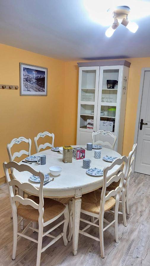 Gîte pour 6 personnes, avec terrasse et vue dans Glières-Val-de-Borne