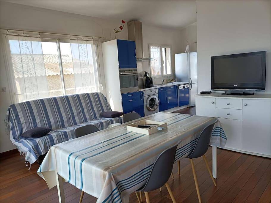 Two-Bedroom Chalet in Plage des Chalets, Gruissan