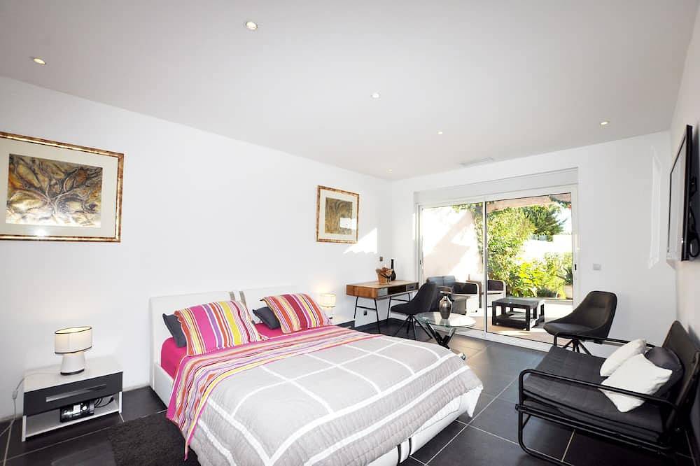 Near Torreilles beach, villa with swimming pool, equipped summer kitchen, Wi-Fi in Pia, Côte d'Améthyste