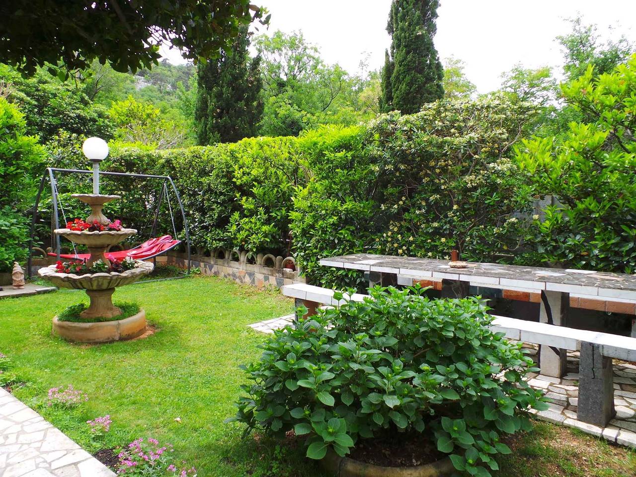 Ganze Ferienwohnung, Ferienwohnung mit 15 qm Terrasse  in Jablanac, Naturpark Velebit