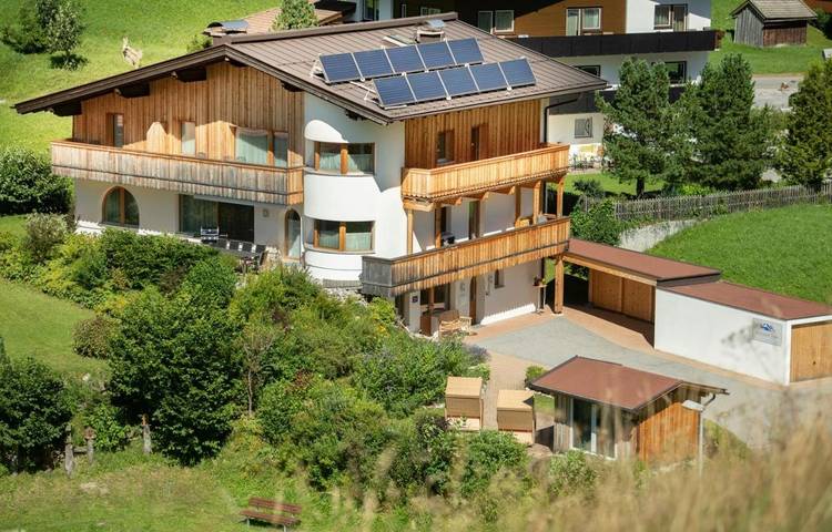 Appartement voor 16 personen, with Balkon and Terras as well as Tuin and Uitzicht in Berwang