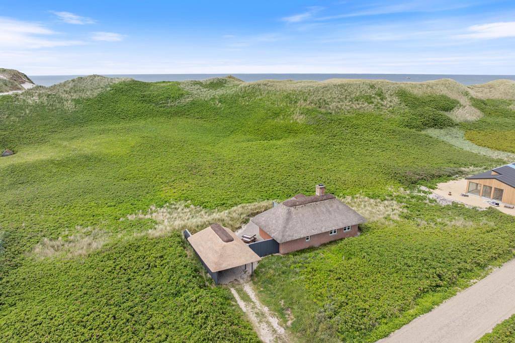 Ferienhaus auf großem Grundstück in 1. Dünenreihe in Årgab in Skodbjerge, Årgab