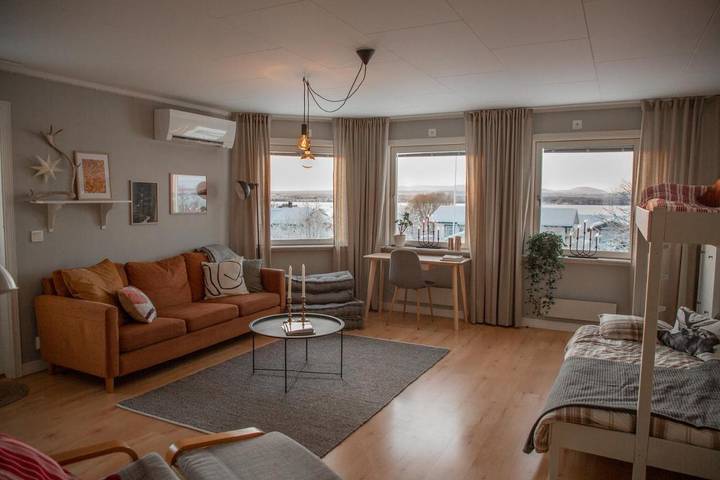 Ferienwohnung für 4 Personen, mit Garten und Ausblick sowie Seeblick in Östersund