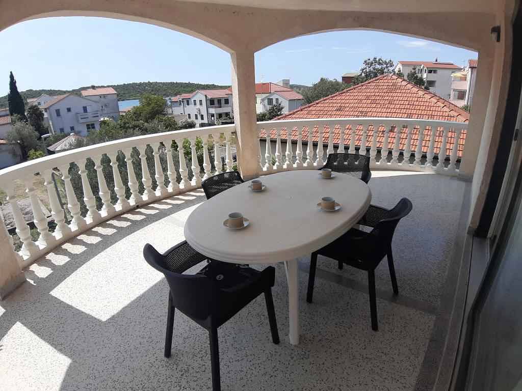 Ganze Ferienwohnung, Ferienwohnung 150 m vom Strand entfernt in Pirovac, Šibenik-Knin