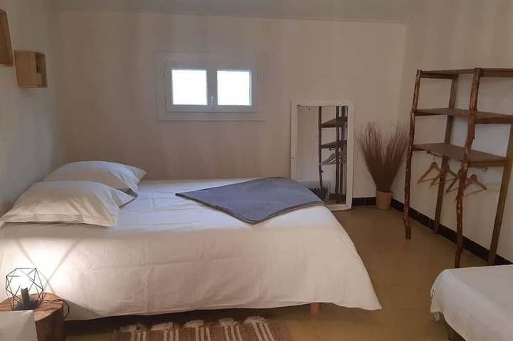 Location de vacances pour 12 personnes, avec terrasse et jardin, animaux acceptés à Le Soulié - 3