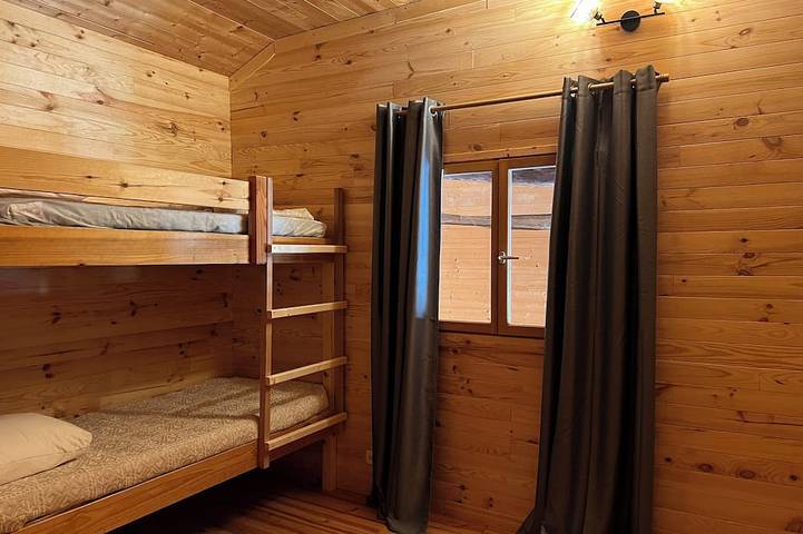 Gîte 20 minutes from the Futuroscope, with Covered Swimming Pool, Spa and Sauna in Thurageau, Vienne