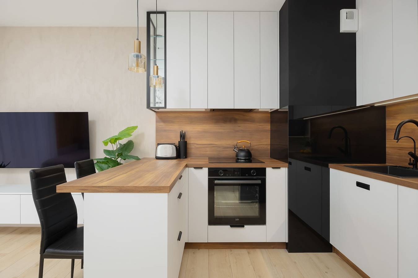 Cały apartament, Marynin 33 Warszawa   Green Apartment with Parking  Bathtub and Desk for Remote Work in Bemowo, Warszawa