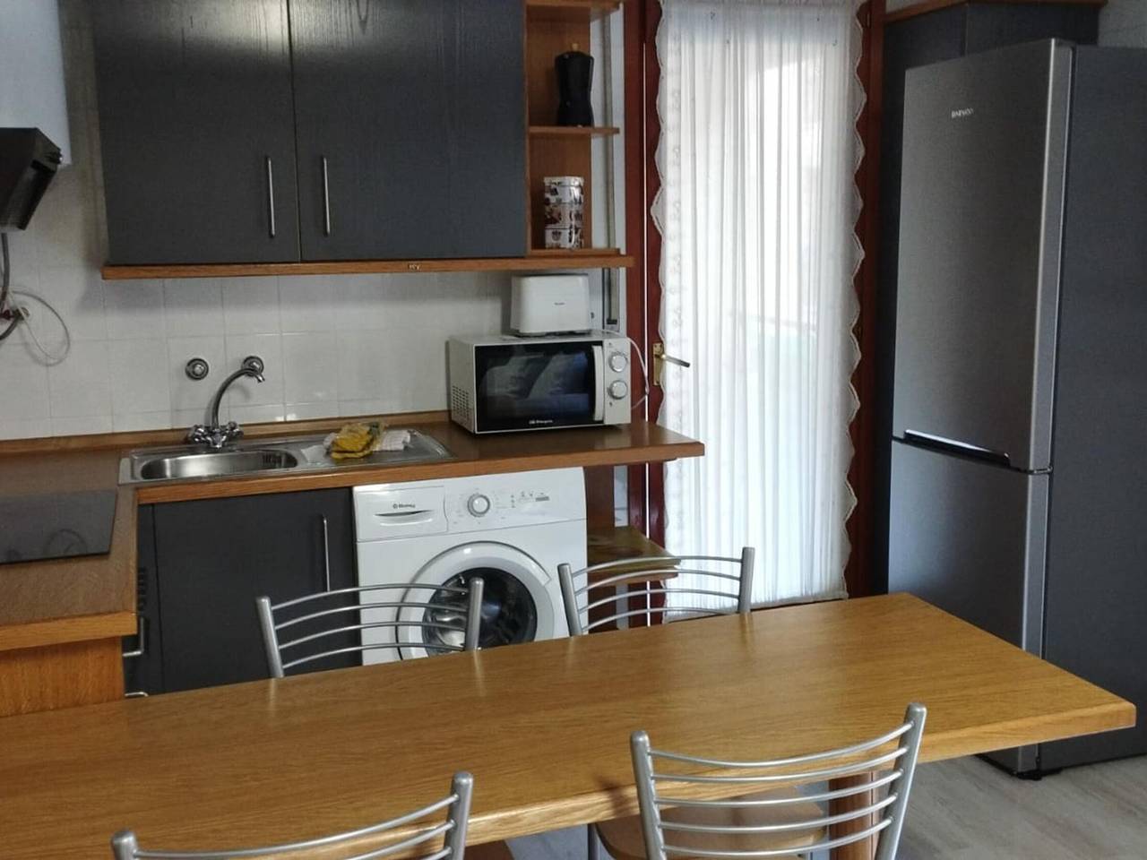Entire apartment, Central Apartment for 4 with Parking in Jaca's Main Street in Jaca, Spanish Pyrenees
