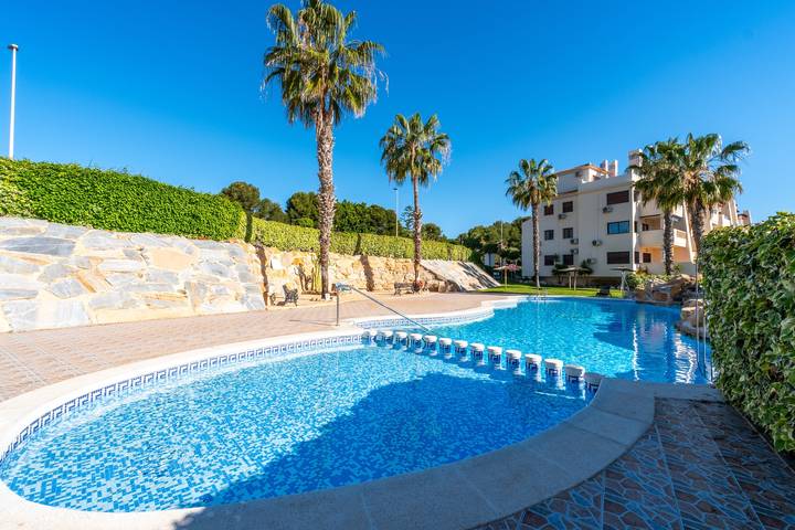 Apartamento entero, Apartamento vacacional "Sunnygolfbeach" con piscina compartida, terrazas y Wi-Fi in Las Ramblas Golf, Orihuela