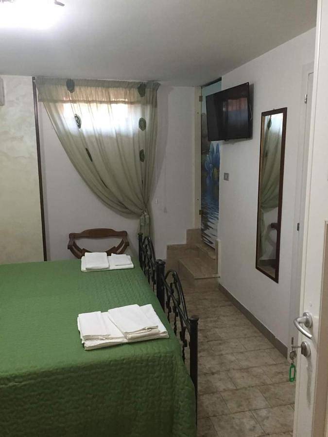 Double Room with Private Bathroom in Taviano, Golfo di Taranto
