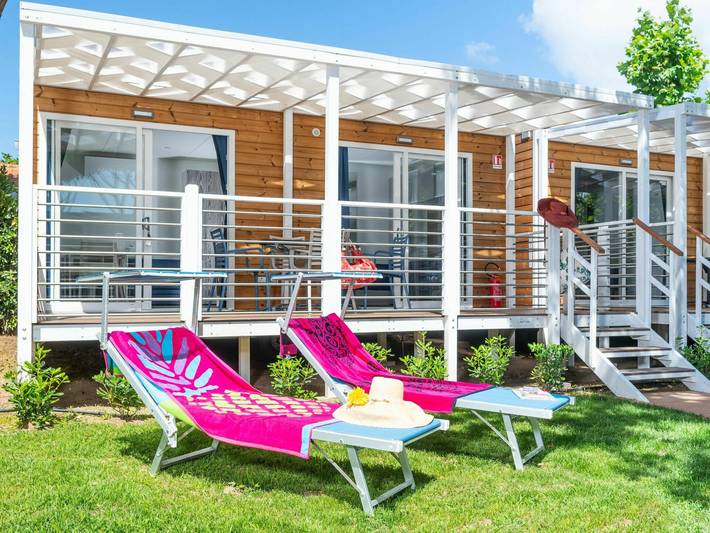 Bungalow für 4 Personen, mit Garten und Pool in Italien