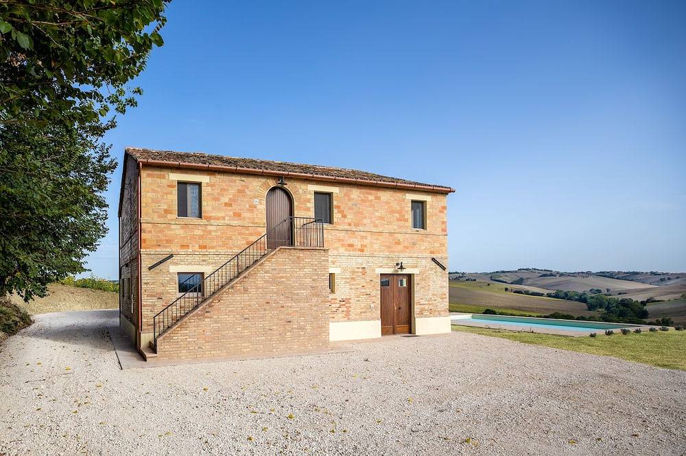 Onlangs gerestaureerde villa met verwarmd privézwembad en een prachtig uitzicht in Cingoli, Provincie Macerata