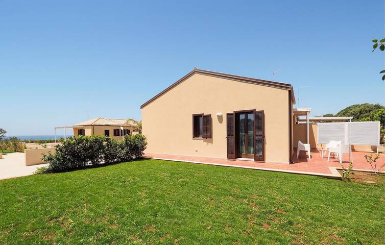 Casa vacanza per 5 persone, con terrazza e giardino in Marina di Modica