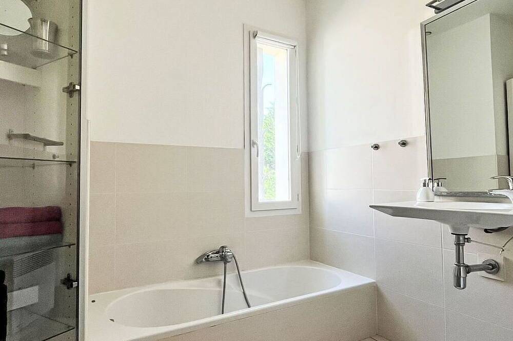 Beautiful private villa for 6 guests with Wifi, A/C, private pool, Tv, patio and parking in Montesquieu-des-Albères, Céret region