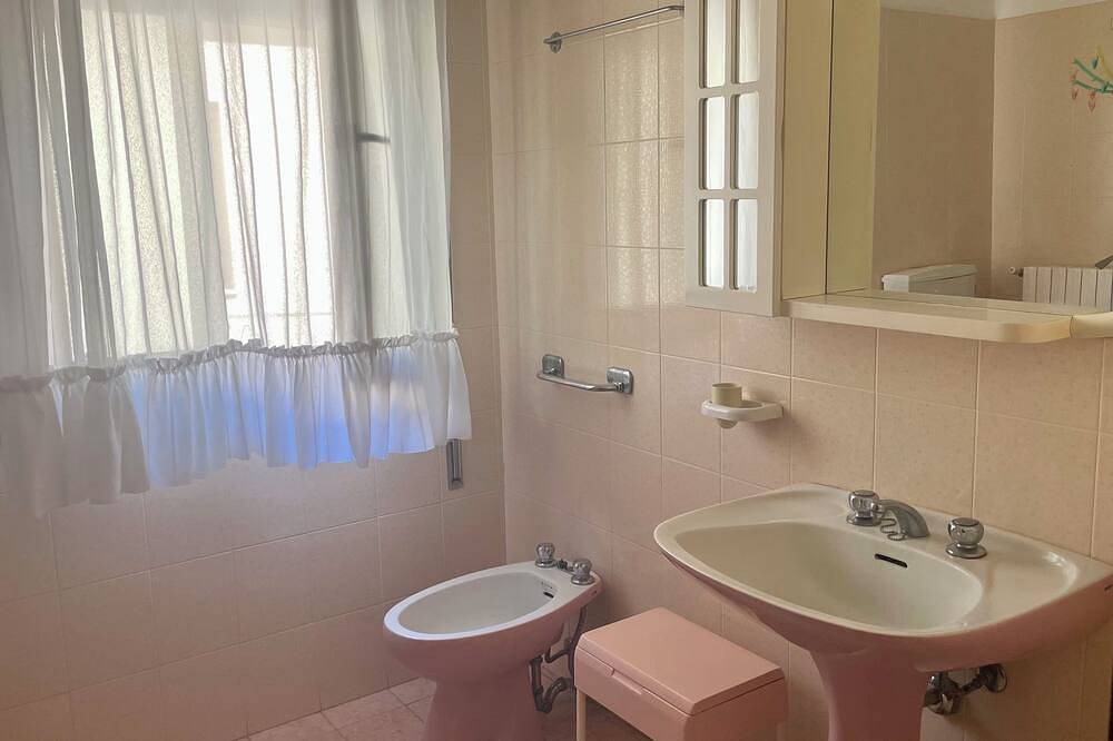 Apartamento entero, Pink House. Quiet, simple, comfortable apartment between harbor and beaches in Porto Garibaldi, Provincia de Ferrara
