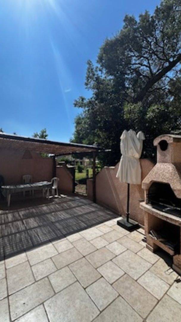 Gîte pour 6 personnes, avec piscine ainsi que terrasse et jardin en Corse - 2