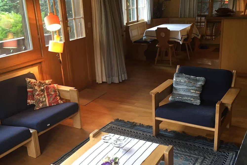 Charmantes Chalet im Familienstil mit direktem Blick auf den Rinderberg in Saanenmöser, Zweisimmen