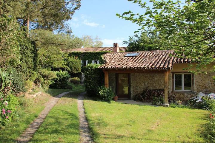 Location de vacances pour 4 personnes, avec vue et jardin à Saint-Michel-de-Lanès