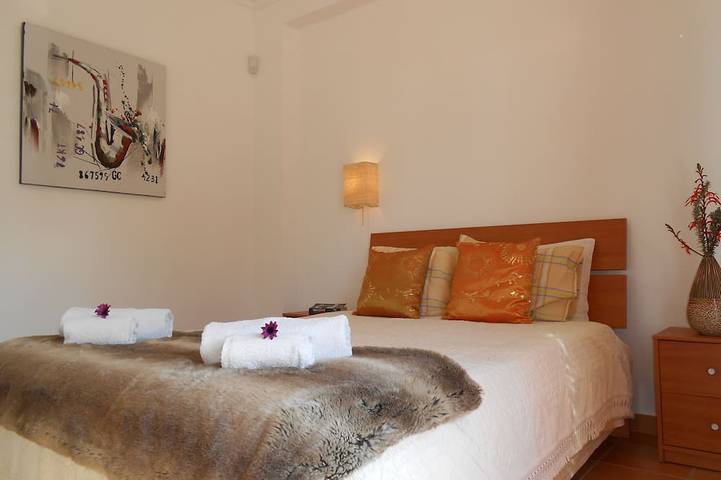 Ganze Wohnung, Geräumige 2 Schlafzimmer Apt mit Air - Con, Swimmingpool, sehr nahe am Strand. in Cabanas de Tavira, Conceição e Cabanas de Tavira