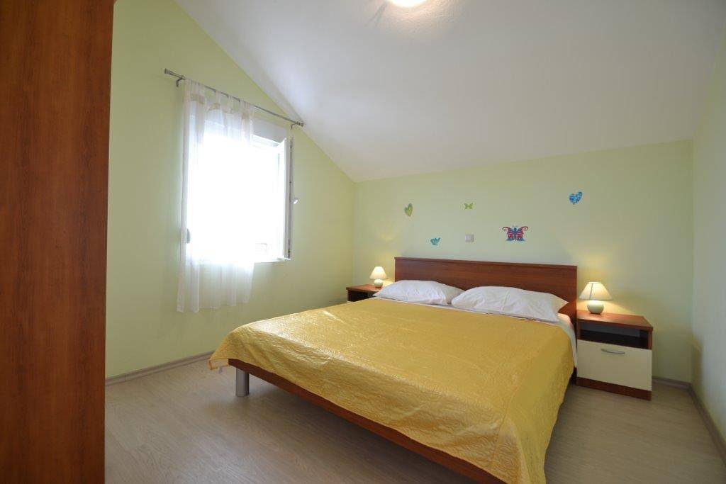 Ganze Wohnung, 1-Zimmer-Ferienwohnung mit Terrasse und Meerblick Sukosan, Zadar A-17027-b in Sukosan, Zadar
