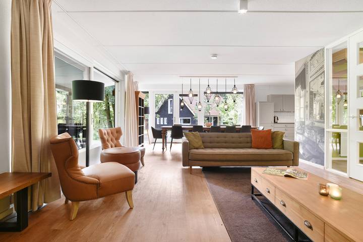 Bungalow voor 12 personen, met terras en balkon/terras in Hoenderloo