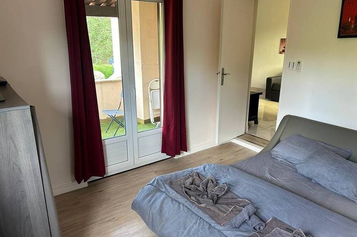 Ideal for vacations with family or friends: semi-detached house 150 m². in Mougins, Costa mediterránea (Francia)