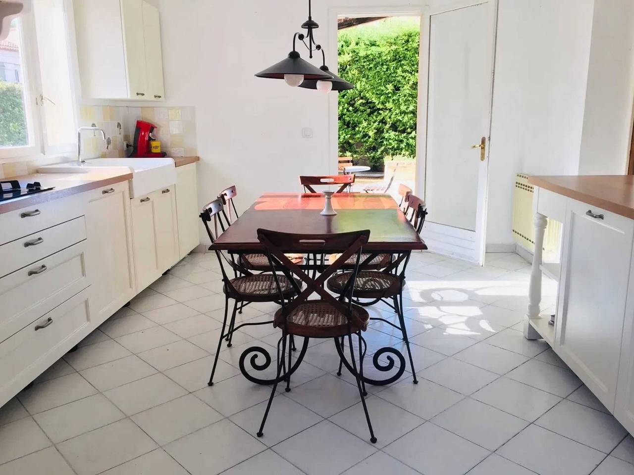 Appartement entier, Appartement confortable à Plan-de-Cuques avec piscine privée in Plan-de-Cuques, Région de Marseille