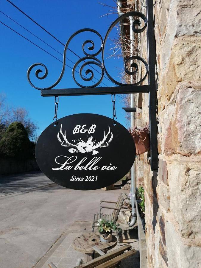 Location de vacances pour 2 personnes, avec vue ainsi que terrasse et jardin dans Mormont - 3