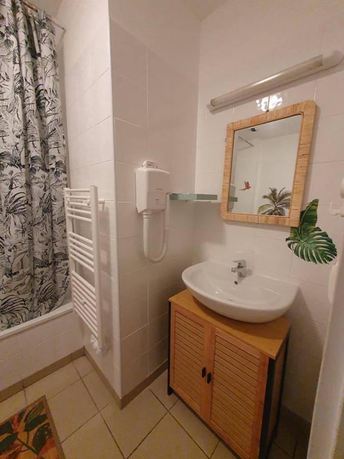 Hôtel pour 2 personnes, avec terrasse, animaux acceptés à Cuxac-Cabardès