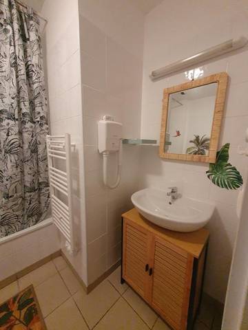 Hôtel pour 2 personnes, avec terrasse, animaux acceptés à Cuxac-Cabardès