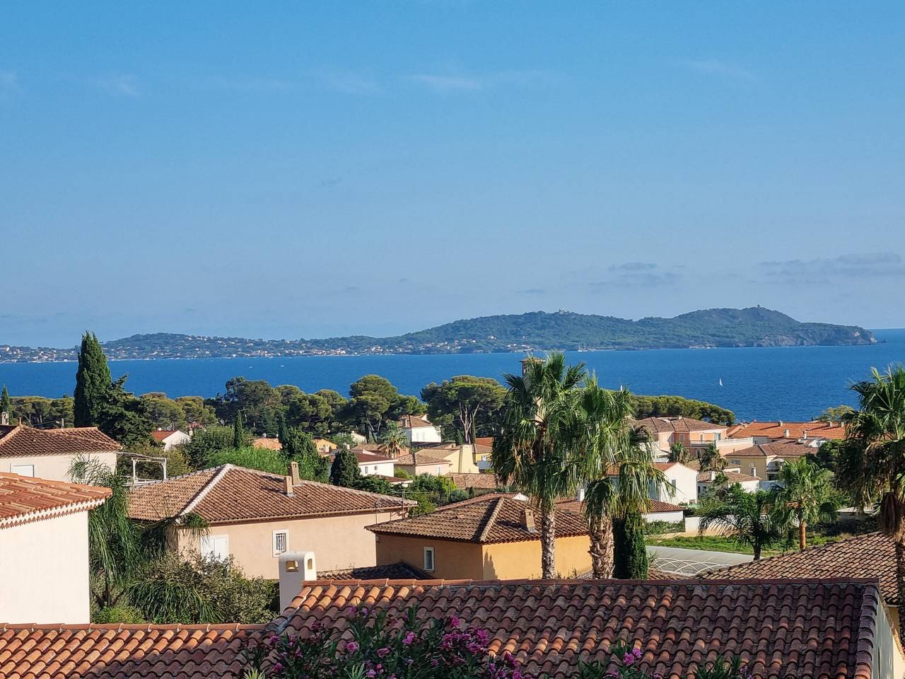 Carqueiranne: Charming Villa with Pool, Sea View, for 8 Guests in Carqueiranne, Toulon region