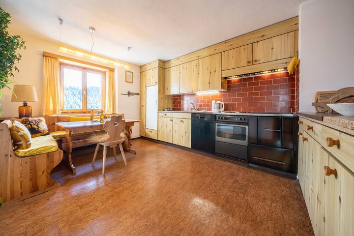 Ganze Wohnung, Chasa Rosa 2: 2.5-Zimmerwohnung im idyllischen und sonnenverwöhnten Bergdorf Vnà in Vnà, Valsot