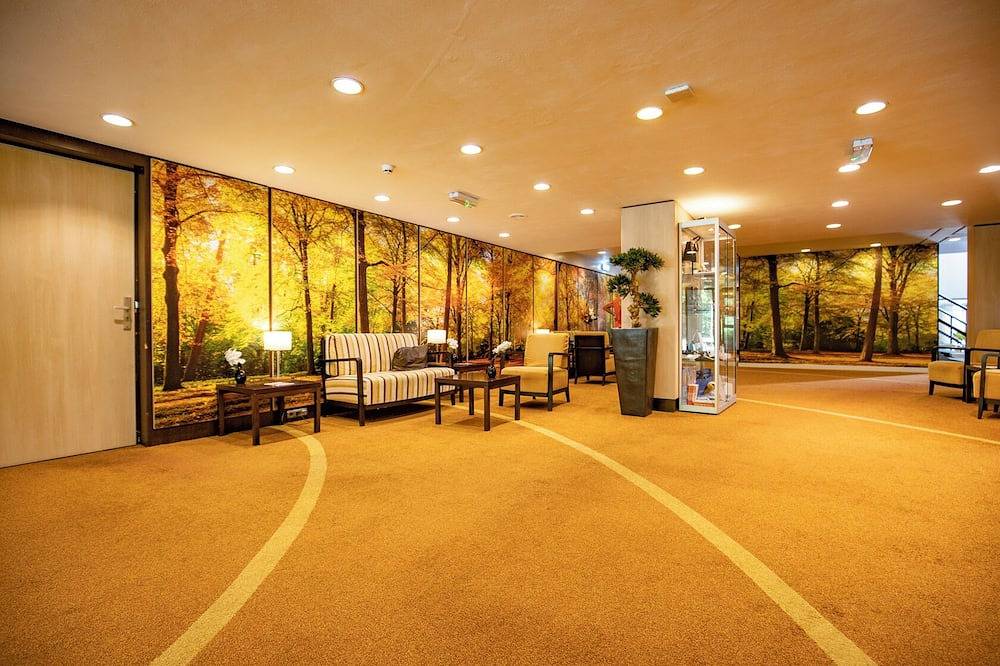 Tranquil Stay with Free Parking, Outdoor Terrace & Biking Adventures in Provincie Utrecht