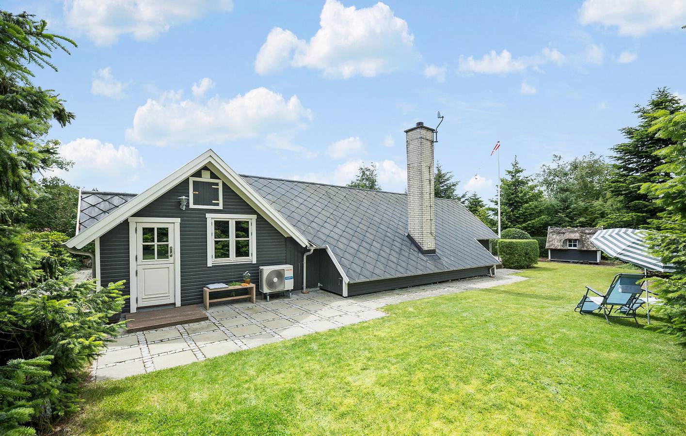 Holiday home for 4 people with terrace in Hvalpsund, Farsø