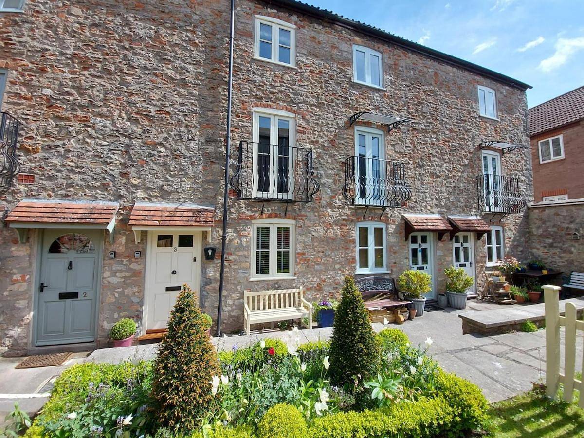 One-Bedroom House in Wells, Somerset