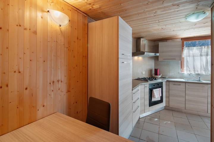 Apartment 'La Busa' with Lake View, Private Garden and Wi-Fi in Rocca Pietore, Dolomiti Superski