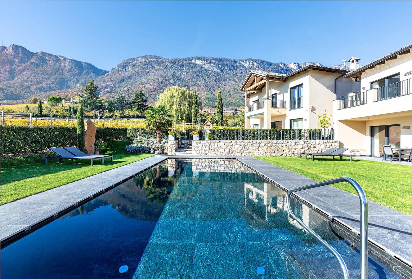 Ganze Wohnung, Apartment 'Weingut Gasshof Apt Antonia' mit Bergblick, Pool und Sauna in Berg (Eppan), Eppan an der Weinstraße