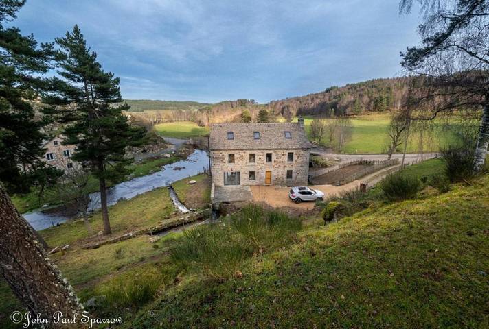 Location de vacances pour 8 personnes, avec jardin et terrasse à Fau-de-Peyre - 2