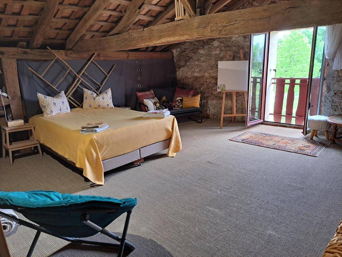 Double Room with Private Bathroom in Pouillon, Région de Dax
