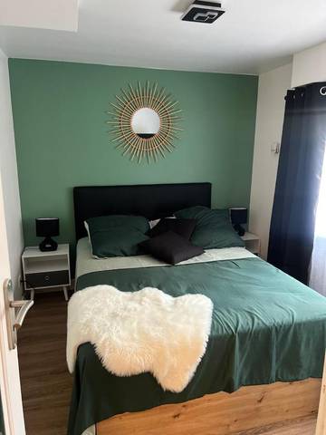 Gîte pour 2 personnes, avec terrasse ainsi que jardin et vue dans Aéroport d'Orly