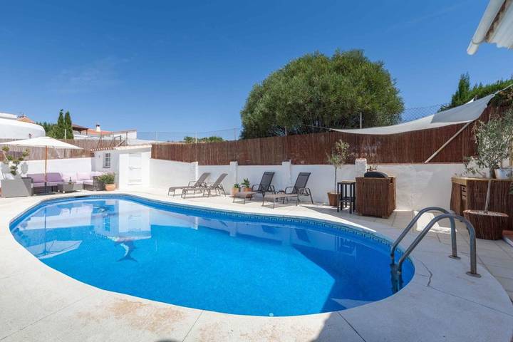 Chalet para 12 personas, con Balcón y Terraza además de Jardín y Piscina en El Faro