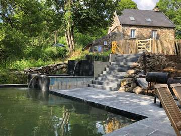 Gîte pour 9 personnes, avec vue et jardin ainsi que bassin pour enfant et piscine à Marchastel