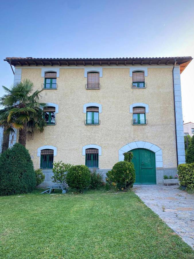 Casa rural para 8 personas, con piscina y jardín además de terraza y vistas, Se admiten mascotas en Valle de Egüés
