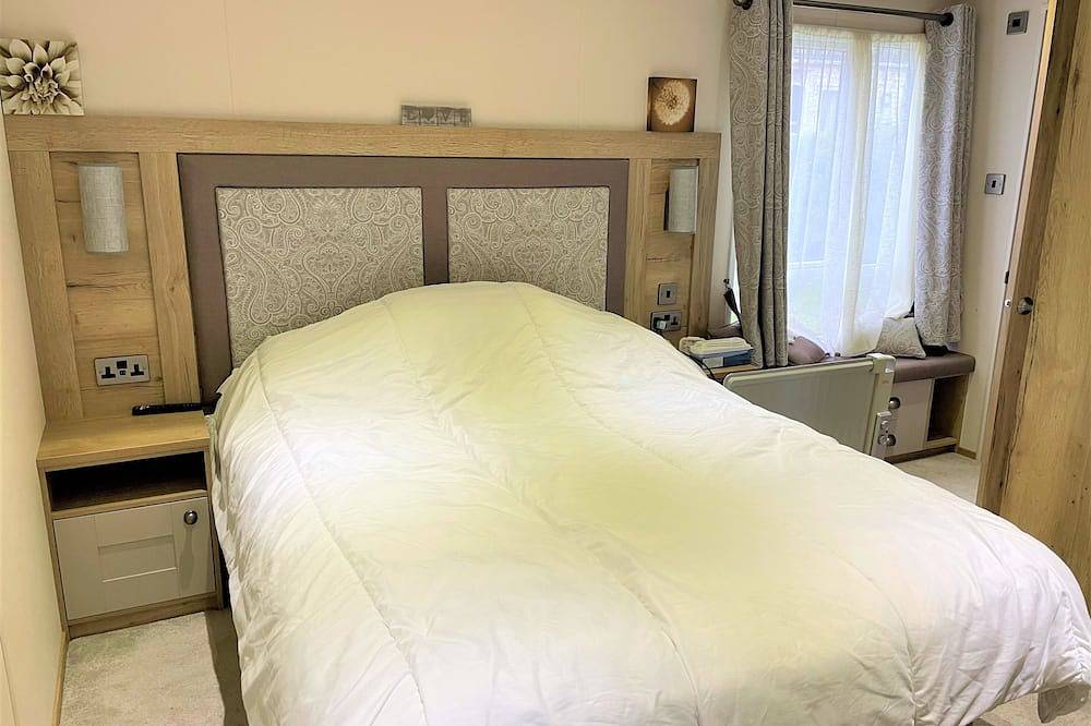 Sunflower -  premier dog-friendly caravan on Rockley Park in Poole, Poole Harbour