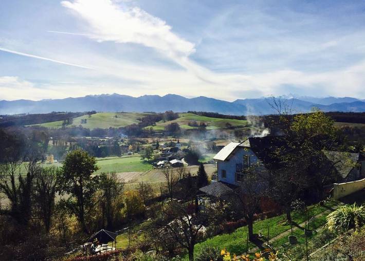Gîte pour 7 personnes, avec terrasse et jardin à Estialescq