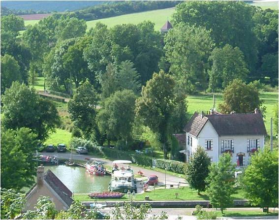 Maison d’hôte pour 6 personnes, avec Balcon ainsi que Terrasse et Vue dans Annay-la-Côte