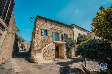 Gîte pour 6 personnes, avec terrasse et vue à Pougnadoresse