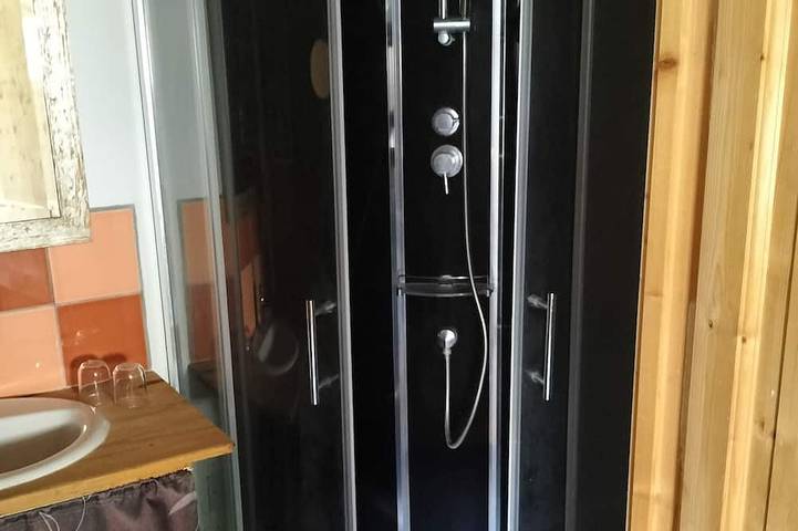 Location de vacances pour 4 personnes, avec terrasse et jardin à Plouzélambre - 4