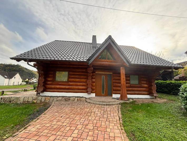 Ferienwohnung für 4 Personen, mit Balkon und Whirlpool sowie Terrasse und Garten in Piesport