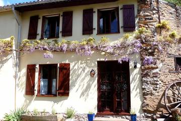 Gîte pour 4 personnes, avec terrasse ainsi que piscine et jardin à Vernoux-en-Gâtine